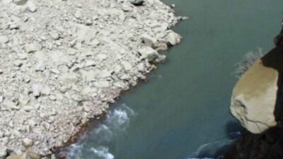 झुगलापाटा भीर फुट्दा कर्णाली नदी थुनियो,