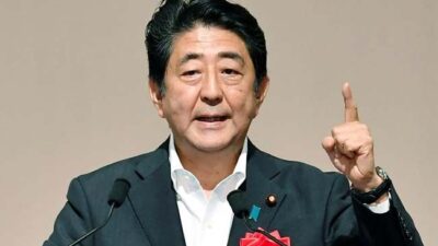 जापानी पुर्वप्रधानमन्त्री अाबेकाे गाेली लागेर मृत्यु
