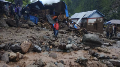 ठोसे र चुचुरेमा बाढी , ५ घर गोठ वगायो