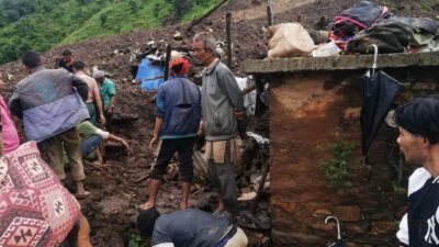 अछामको विभिन्न स्थानकाे पहिरामा परि मृत्यु हुनेकाे सख्या २२ पुग्याे