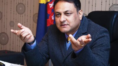 पुर्व अाइजीपी सर्वेन्द्र खनाल एमाले प्रवेश