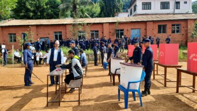 मन्थलीमा नमुना मतदानकाे अभ्यास