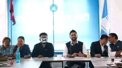 रास्वमाकाे बैठकमा महामन्त्री ढकालले लगाए मुखमा कालाेटेप