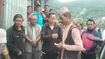 पहिरो पिडितलाई सांसद कान्छारामकाे सहयोग