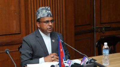 हवाईभाडादर बुझाउन एयरलाइन्सलाई मन्त्री पाण्डेकाे निर्देशन