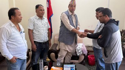 सुमनसिंको घर बनाउन पहिलो किस्ताबापत मुख्यमन्त्रीले दिए २ लाख